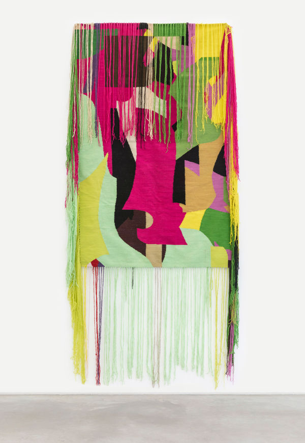 Entre verdes, rosas e nuvem