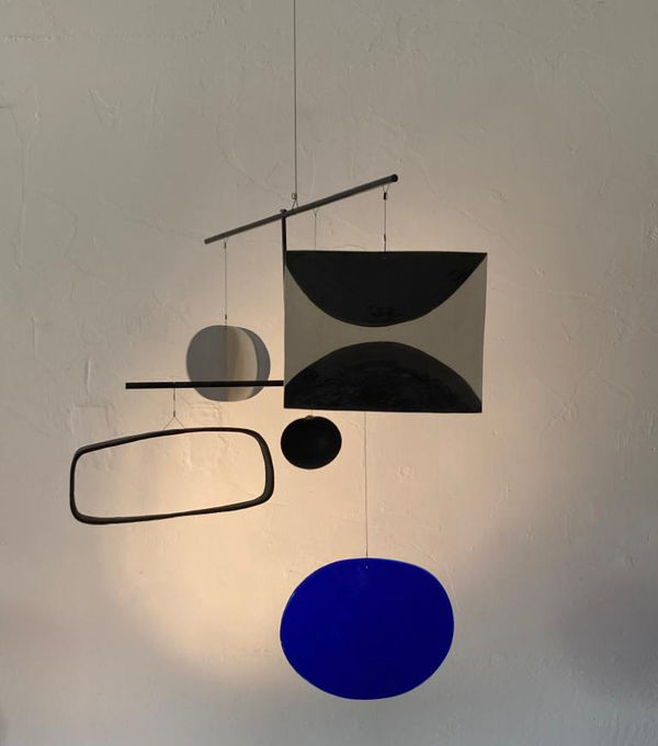 Daniel Reynolds, Ultramarine, Black and White Kinetic Sculpture, 2021
