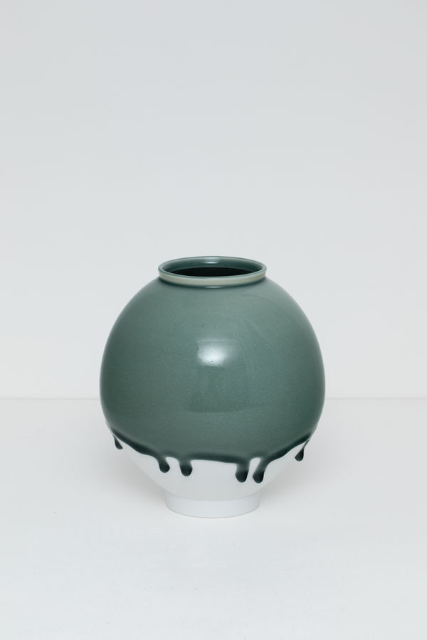 Jaejun Lee, Moon Jar, 2025