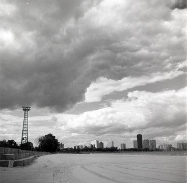 John Hendry, 24-568 Montrose Beach, 1999