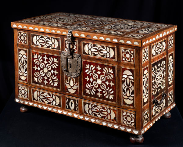 ANONYMOUS, Enconchado Trunk