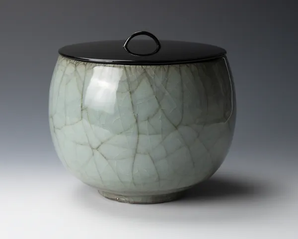 Shimizu Uichi 清水 卯一 Celadon water jar