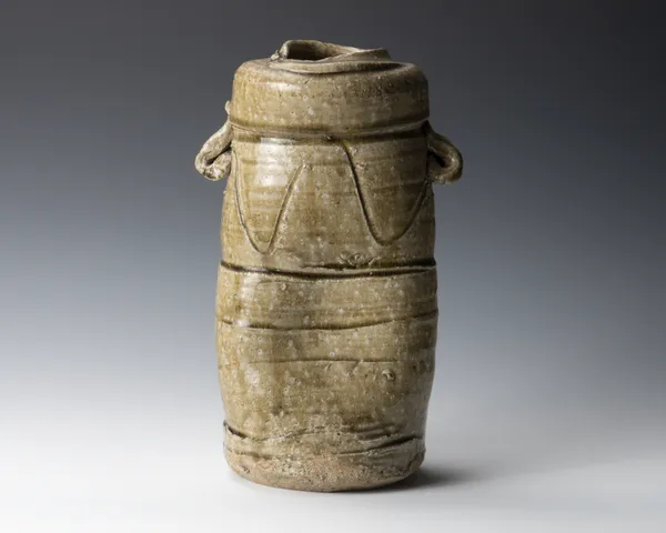 Tsuboshima Dohei 坪島 圡平, Flower vase with lugs and old Seto-style ash glaze