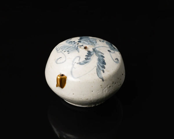 Round sometsuke water dropper with gold