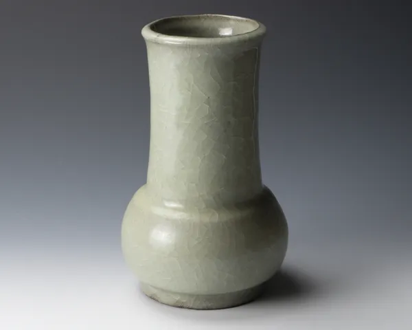 Shimizu Uichi 清水 卯一 Celadon flower vase in Moegi green
