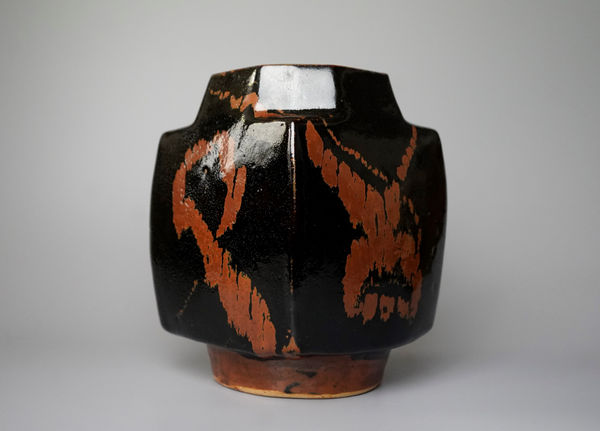 Hamada Shoji 濱田庄司, Black Glazed Jar with Persimmon Glaze Trailing 黒釉錆流掛方壺