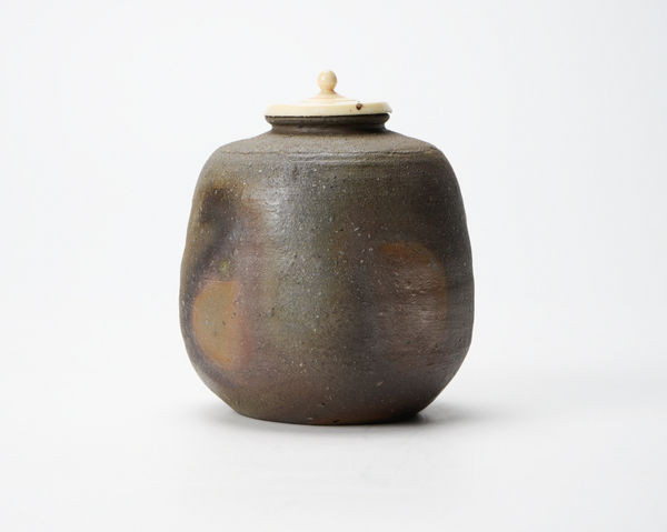 Kaneshige Michiaki 金重道明 Ibe tea caddy