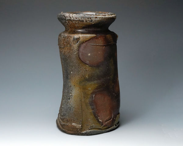 Isezaki Mitsuru 伊勢崎満 Three sided Bizen Flower Vase 備前三角花生
