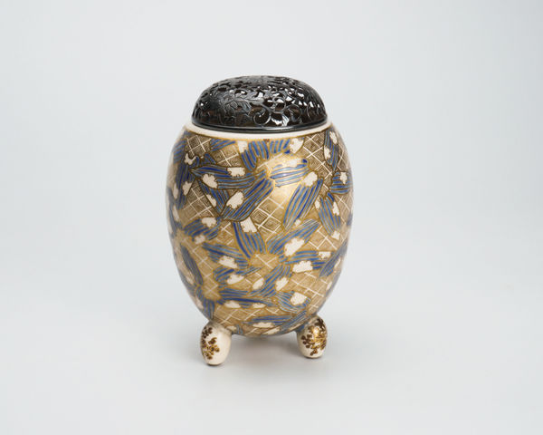 Ito Tozan Ⅰ 初代 伊東陶山 Incense burner with bamboo leaf motifs