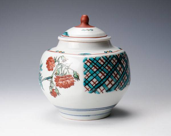 FUJIMOTO YOSHIMICHI (NŌDŌ) 藤本能道 Covered decorative jar with rose drawings