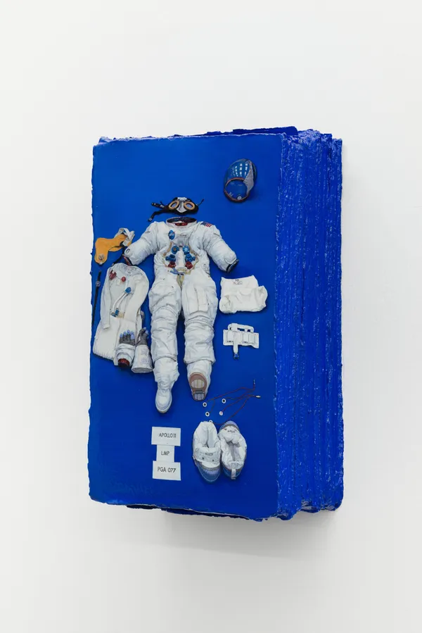 LIU Ren 刘任 Equipment 装备, 2016 Oil and mixed media 油彩和综合材料 30 x 18 x 9.5 cm