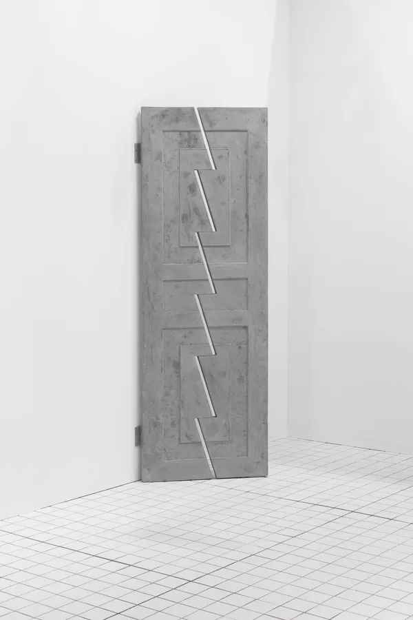 ZHANG Ruyi 张如怡 What and Where 什么和哪里, 2018 Concrete, hinge 混凝土、合页 190 × 67.2 × 4.5 cm