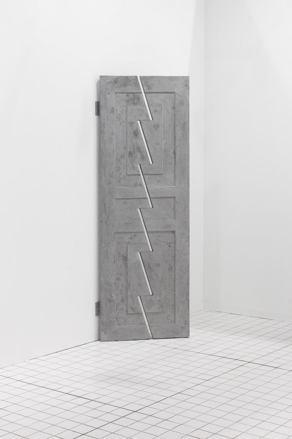 ZHANG Ruyi 张如怡 What and Where 什么和哪里, 2018 Concrete, hinge 混凝土、合页 190 × 67.2 × 4.5 cm
