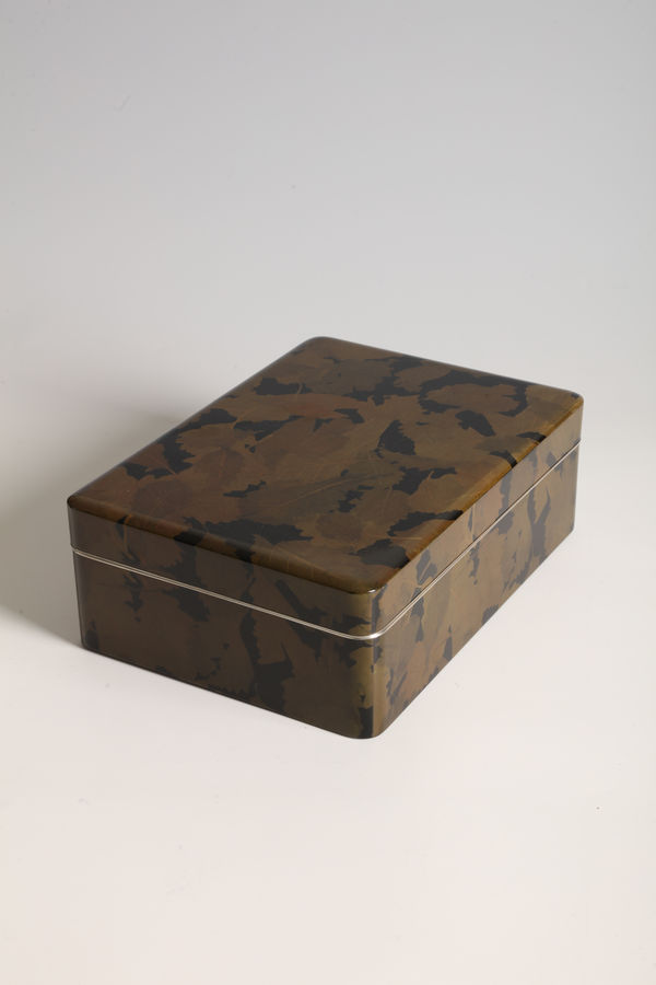 Accessory Box with Leaves Decor