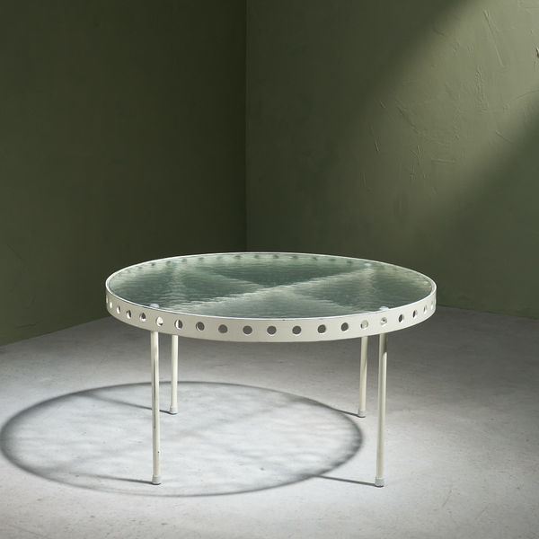 Janni van Pelt, Circular Coffee Table in White Lacquered Steel and Glass top for MyHome, The Netherlands, circa 1950s