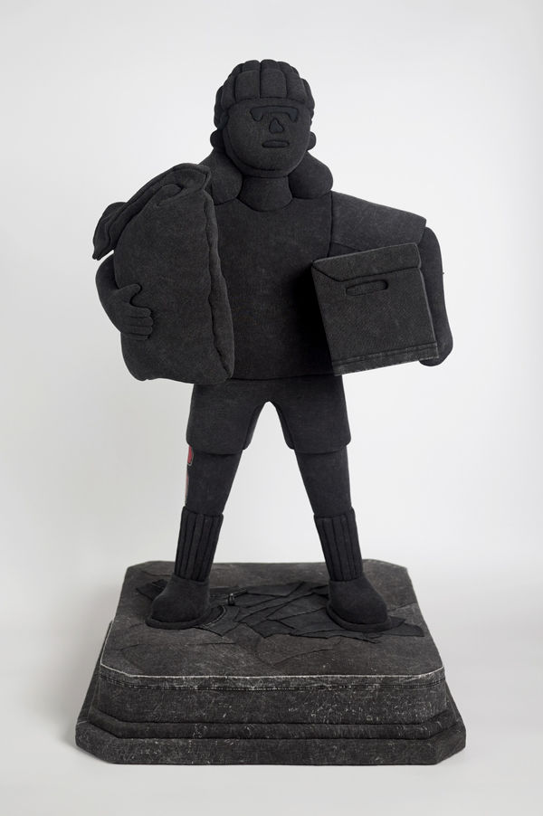 劉正堃 Abei LIU 記憶暫留中 Yesterday in Mind, 2025 3D建模、高密度發泡聚苯乙烯、二手衣手工縫製 3D modeling, EPS, 2nd hand clothes 101 x 52 x 52 cm