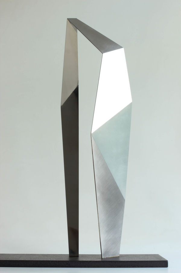 郭思敏 Szumin KUO 冉冉而生 #4 Germinating #4, 2013 不鏽鋼 Stainless Steel 26 3/4 x 5 1/2 x 7 1/8 in, Ed. 1/6 68 x 14 x 18 cm, Ed. 1/6