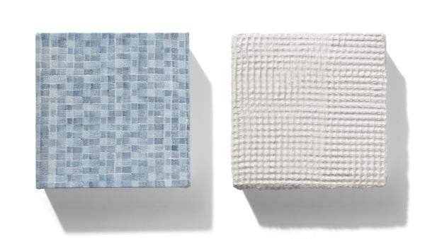 洪藝真 Yi-Chen HUNG 無題 Untitled, 2007; 2009 壓克力顏料／畫布＋陶 Acrylic on canvas / fired clay 7 7/8 x 7 7/8 x 2 1/8 in; 7 1/2 x 7 1/2 x 1 3/4 in, set of 2 20 x 20 x 5.4 cm; 19 x 19 x 4.5 cm, set of 2