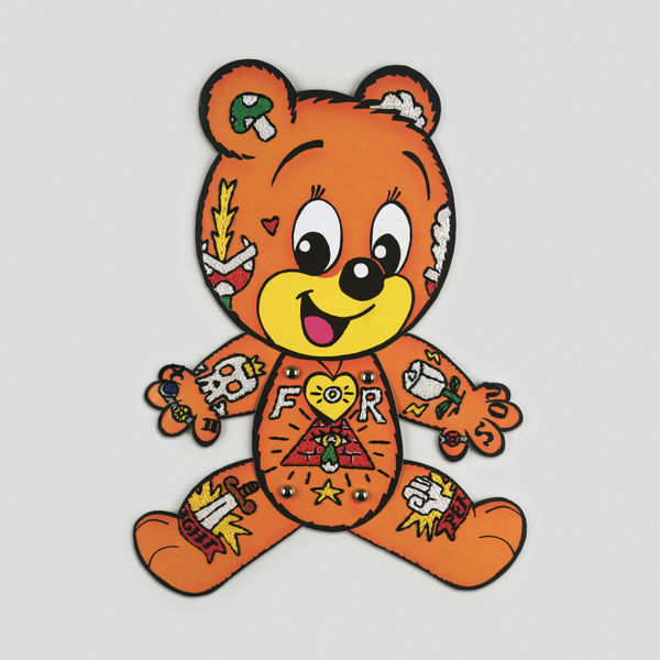 劉正堃 Abei LIU 亂入系列- 捷克童書附贈紙玩具小熊 A Bear with Tattoos, 2025 棉線／紙 Thread on paper 31 x 20.7 cm