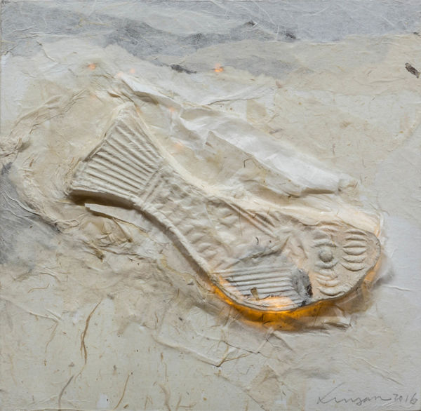 林延 LIN Yan 我的池塘 #2 My Pond #2, 2016 紙、墨、線燈 Paper, ink and string light 7 7/8 x 7 7/8 x 1 in 20 x 20 x 2.5 cm