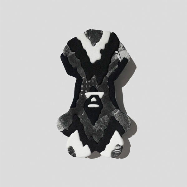 劉正堃 Abei LIU Unseen and Undiscovered - Cookie, 2024 雷射切割EVA、二手衣手工缝製 Laser cutting EVA, 2nd hand clothes 21.8 x 12.3 x 4 cm