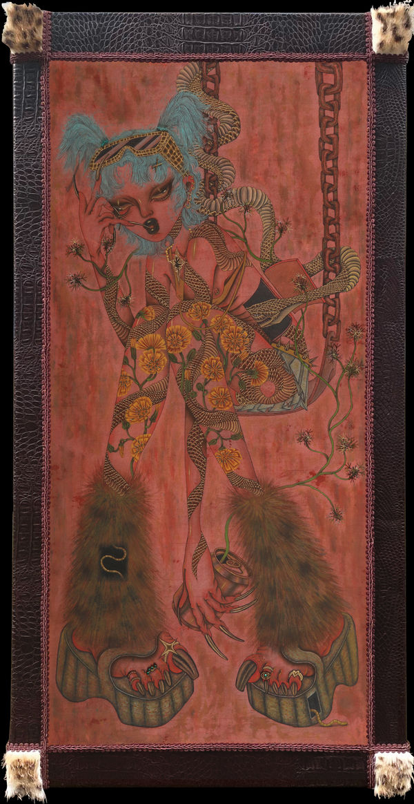 何㿛 HO Li 都市叢林-蚯蚓蟒蛇 Concrete Jungle-Python and Earthworm, 2023 墨、膠彩顏料、金蔥線、棉線、合成皮、化學纖維／絹 Ink, eastern gouache, metallic thread, cotton thread, artificial leather and Chemical Fiber on silk fabric 41 3/8 x 20 7/8 in 105 x 53 cm