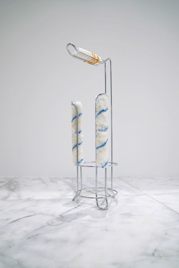 龔寶稜 Pao-Leng KUNG 3-ply, 2019 不鏽鋼、超輕土、壓克力顏料、橡皮筋、滾筒 Stainless steel, ultralight clay, acrylic, rubber band and roller sleeves 20 1/2 x 5 1/2 x 5 1/2 in 52 x 14 x 14 cm