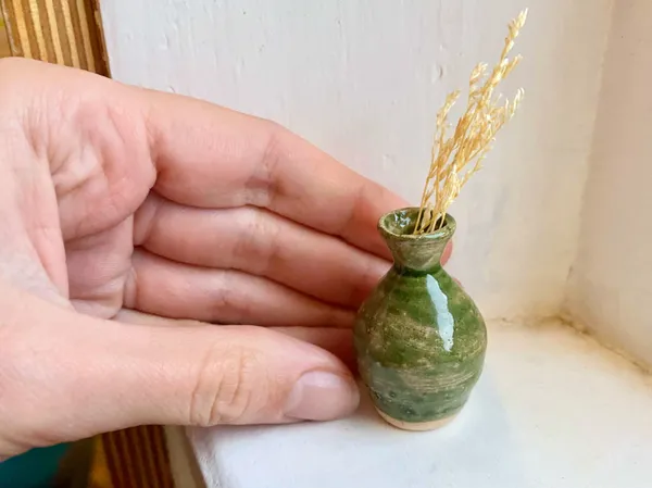 Tilly Slight, Hourglass vase green, 2022