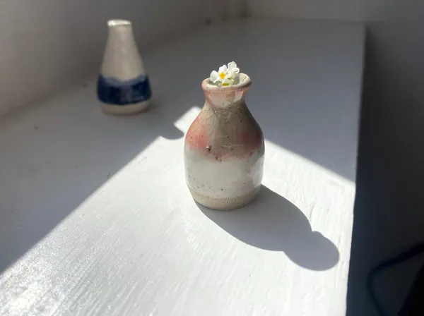 Tilly Slight, Pink crackle collar, 2023