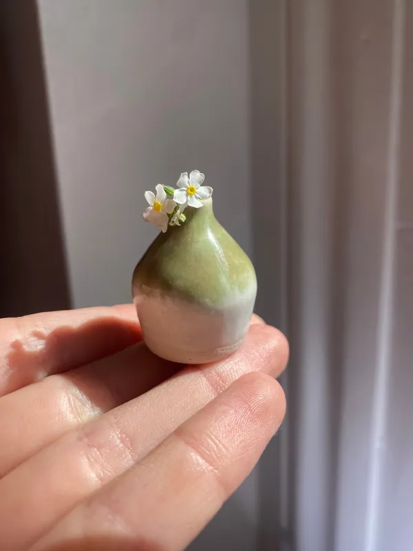 Tilly Slight, Avocado collar, 2023