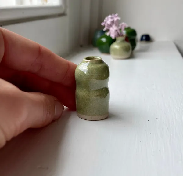 Tiered oak green VIII, 2021 glazed stoneware ceramic signed on the base