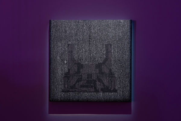 Karlos Gil Stay Gold (Cyber Complex), 2023 Computer digital drawing transferred to jacquard loom. Silk, metallic and acrylic yarn. 60 x 60 cm