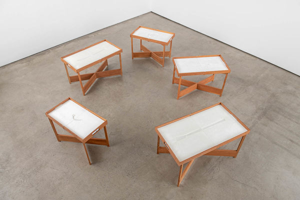 Cinthia Marcelle, Meditação da Ferida ou A Escola das Facas [terra], 2022