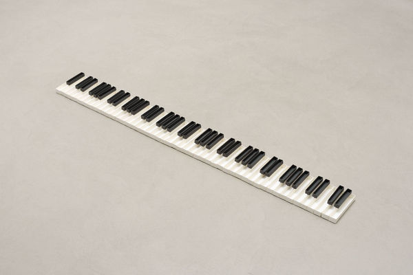 Jorge Macchi, 85 cajas vacías [85 empty boxes], 2010