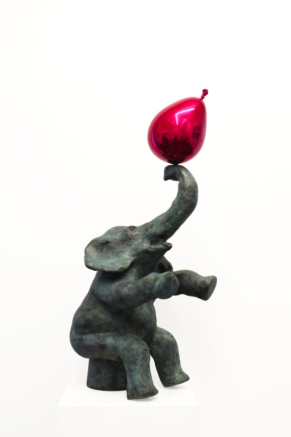 Philippe Berry, Eléphant et son ballon rose (G), 2018
