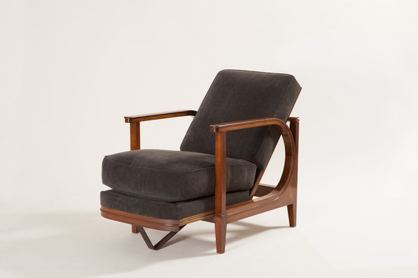 Eugène Printz, Fauteuil en noyer siège et dossier coulissant , circa 1930