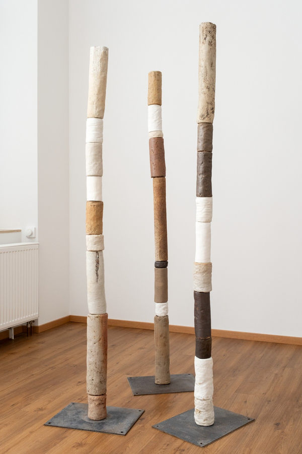 3 Säulen aus Zylindern