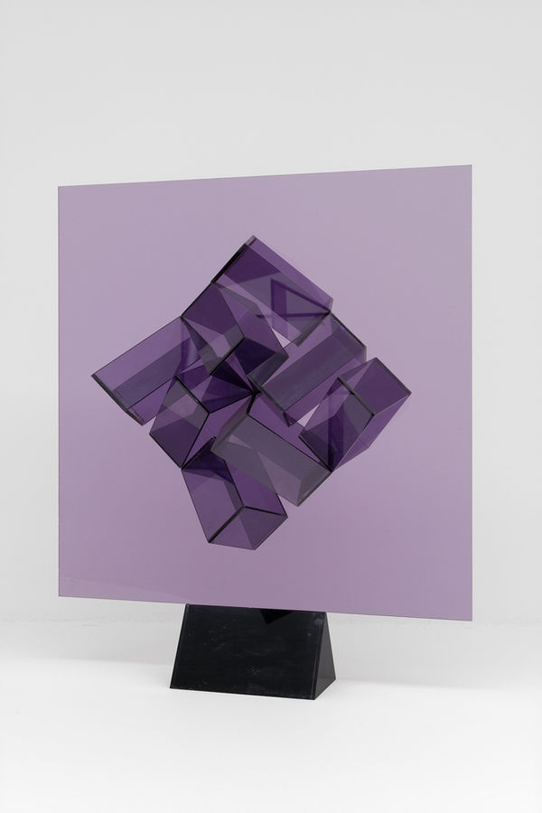 Francisco Sobrino Estate Sans titre (544) Plexiglas transparent teinté 60 x 50 x 20 cm 23.62 x 19.69 x 7.87 in