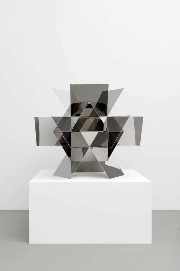 Francisco Sobrino Estate Structure Permutationnelle n°22 Acier inoxydable poli miroir 110 x 110 x 110 cm 43.31 x 43.31 x 43.31 in