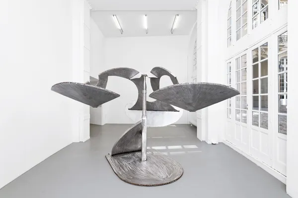 Mark Di Suvero Shooshine Acier inoxydable 190.5 x 322.5 x 216 cm 75 x 126.97 x 85.04 in