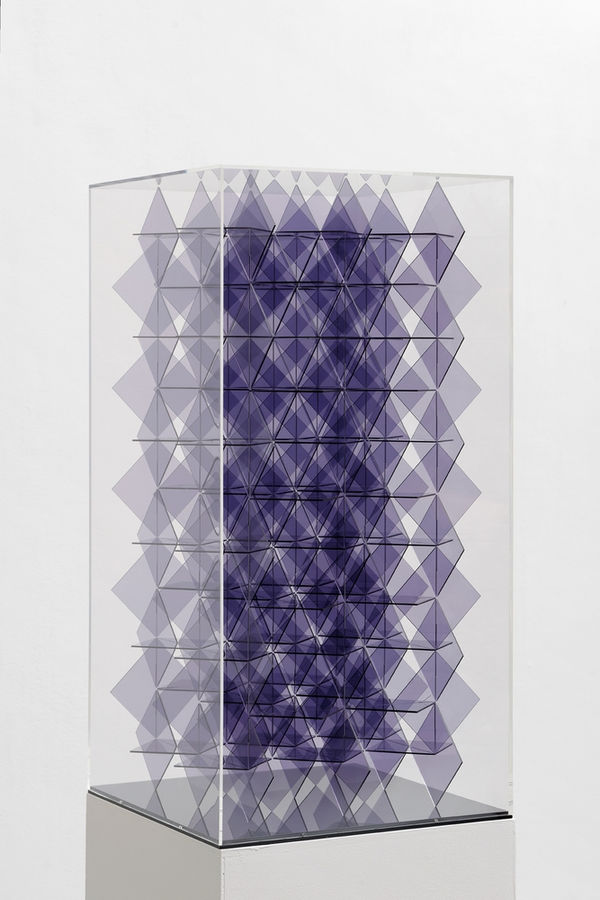 Francisco Sobrino Estate Transformation instable, juxtapostion, superposition (628) Plexiglas fumé 84 x 42 x 42 cm 33.07 x 16.54 x 16.54 in