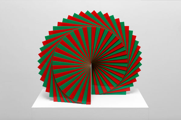 Francisco Sobrino Estate Sans titre (512) Plexiglas vert et rouge 55 x 48 x 20 cm 21.65 x 18.90 x 7.87 in