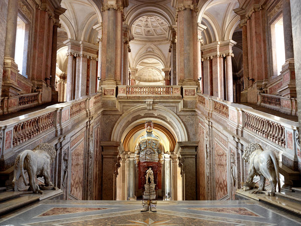 Liu Bolin, Scalone d'Onore Reggia di Caserta, 2017