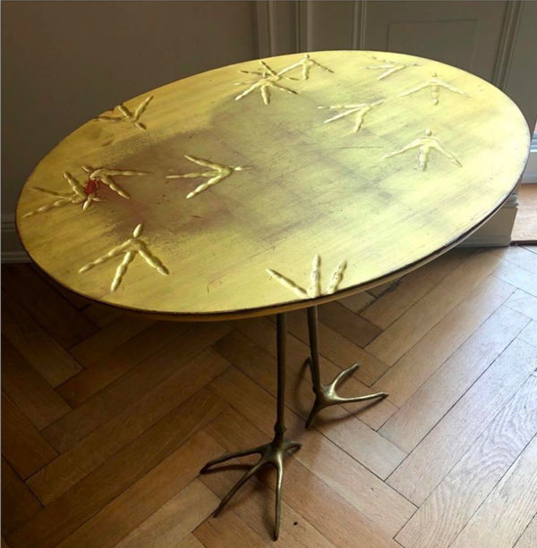 Meret Oppenheim, Tisch mit Vogelflüben, 2014