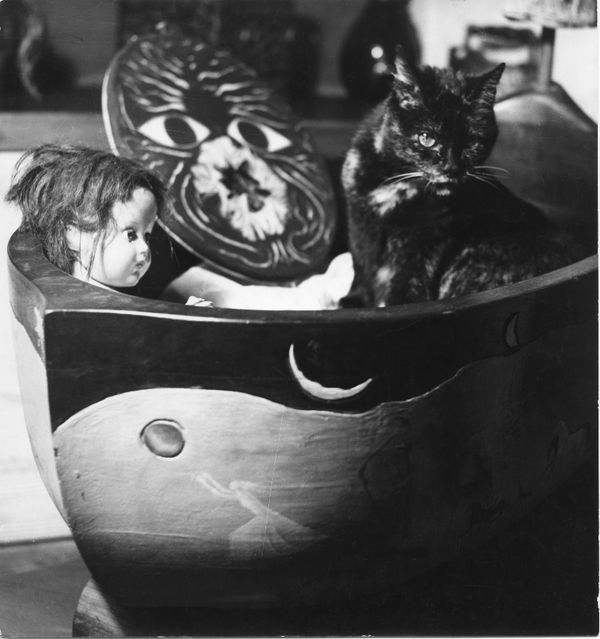 Kati Horna, Untitled, series ''Mask and Cradle'', 1957