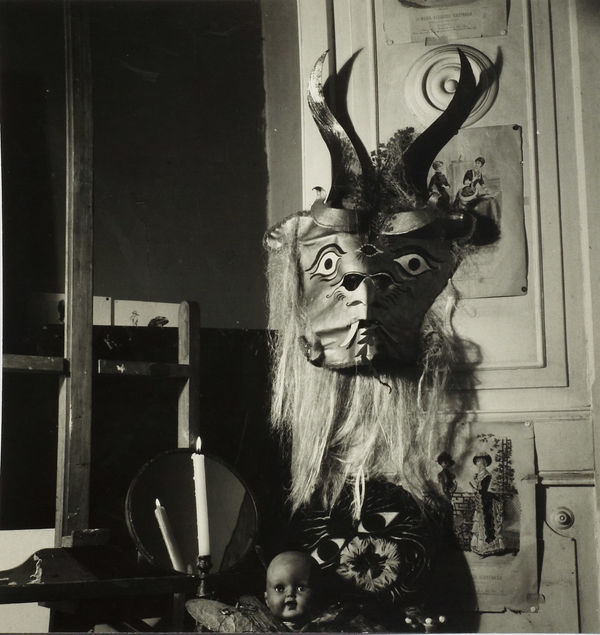 Kati Horna, Untitled, série "Mujer y Mascara", Mexico, 1963