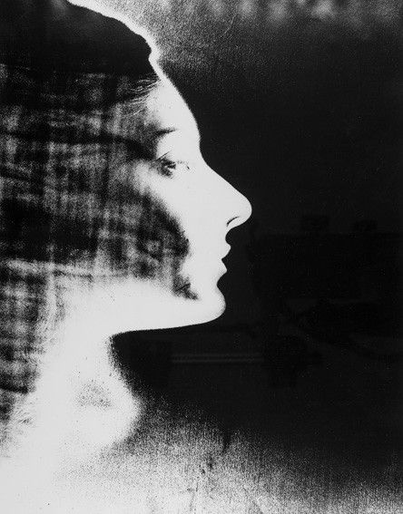 Erwin Blumenfeld, Sans titre (Profile) Natalia Pascov, New York, 1942