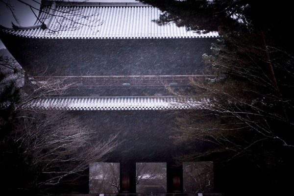Yasuhiro Ogawa, Temple Gate in the snow, 2016