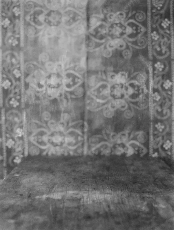 Ruth Lauer Manenti, Wooden Table and Indian tapestry , 2017