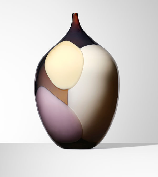 Glasverk, rund, liten hals, vit, beige, rosa, brun, prickar